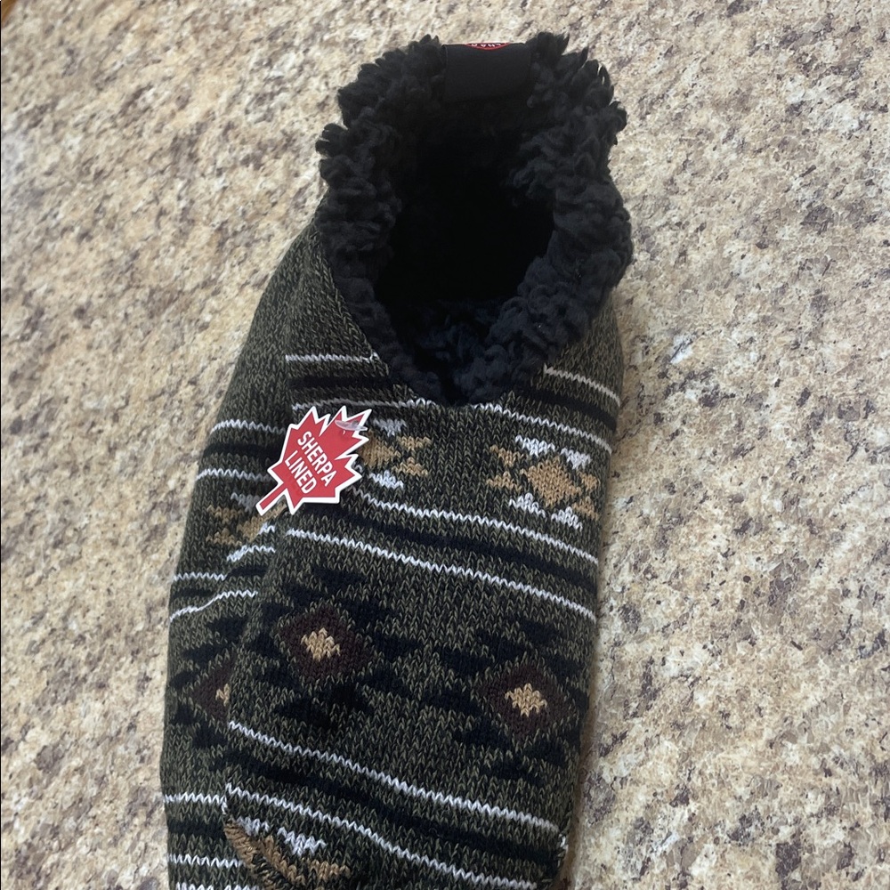 Canada Weather Gear Slipper Socks. Men’s Size M/L. Sherpa Lined. NWT!